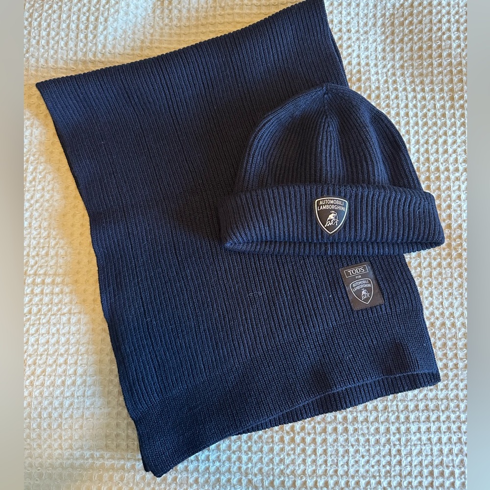 Lamborghini hat and scarf set